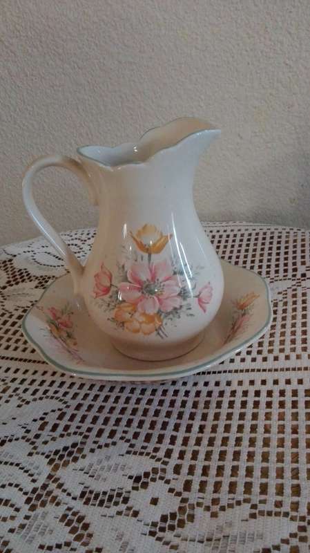 Porcelain jug and bowl set