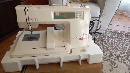 BERNETTE DECO 600 EMBROIDERY MACHINE