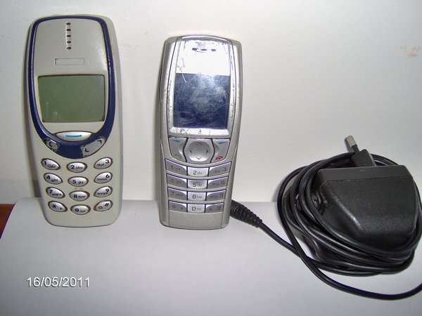 2 NOKIA CELL PHONES 3330/6610