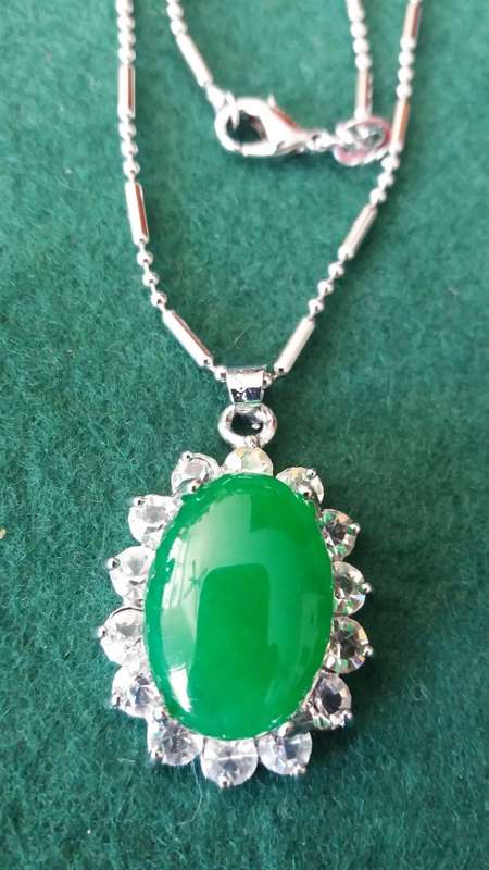 A Genuine Green Gemstone And Crystal Silver Metal Necklace And Chain
