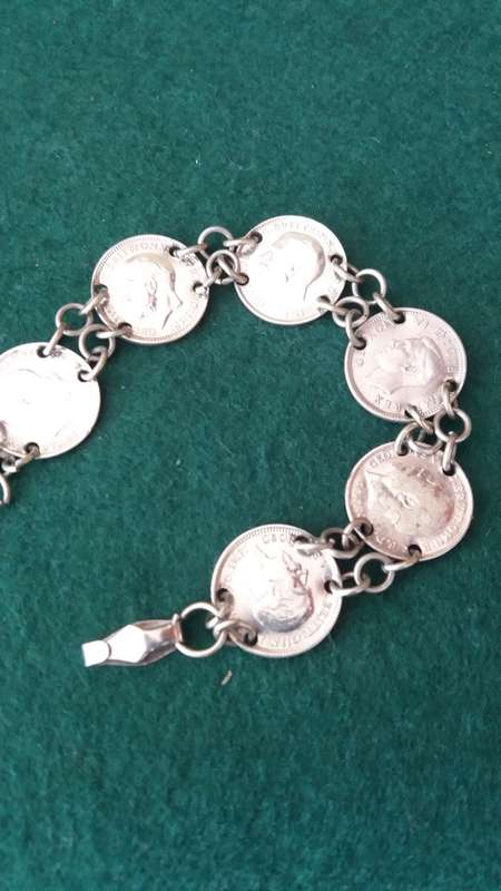 An Old English Silver Three Pence Bracelet - 1904 - 1938