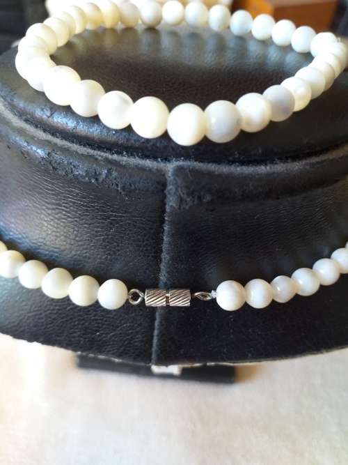 Vintage Genuine MOP Bead Neclace And Bracelet