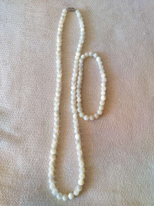 Vintage Genuine MOP Bead Neclace And Bracelet