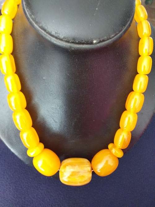 Vintage Egg Yolk  Butterscotch Amber/Bakelite Bead Necklace