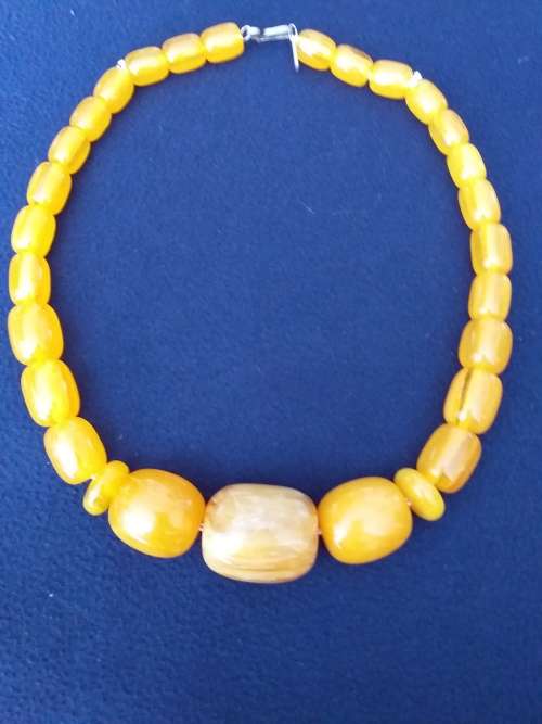 Vintage Egg Yolk  Butterscotch Amber/Bakelite Bead Necklace