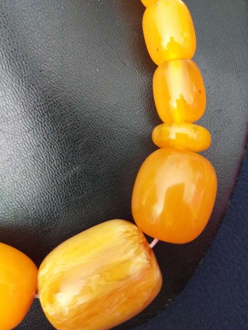 Vintage Egg Yolk  Butterscotch Amber/Bakelite Bead Necklace