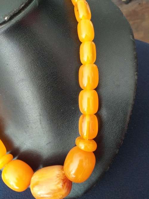 Vintage Egg Yolk  Butterscotch Amber/Bakelite Bead Necklace