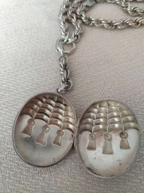 Antique Victorian Silver Book chain Collar Necklace And Locket