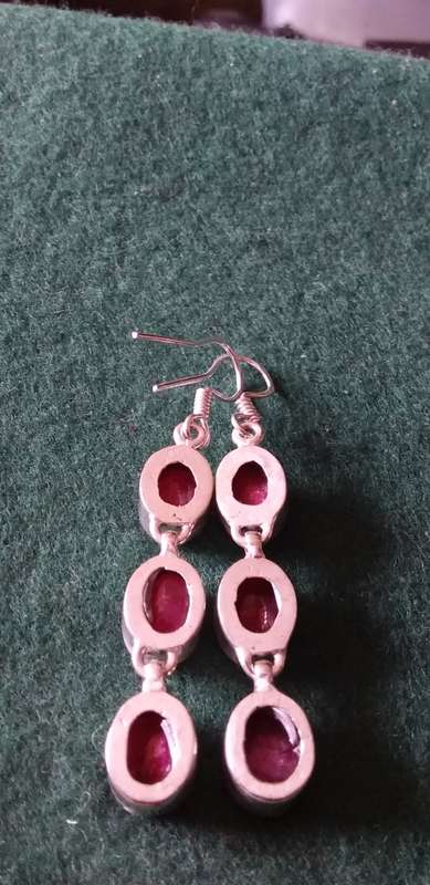 A Pair Of Genuine Ruby Quartz Gemstone Dangly Earrings