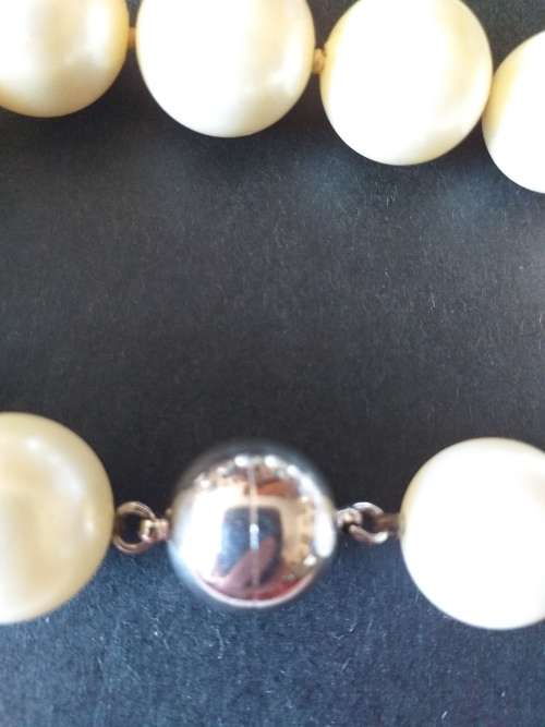 Large High Quality Simulated Pearl Bracelet With Magnetic Clasp