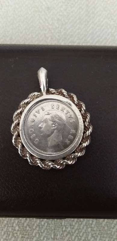 !948 George V1 Silver 3D Pendant