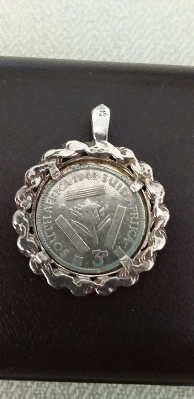 !948 George V1 Silver 3D Pendant