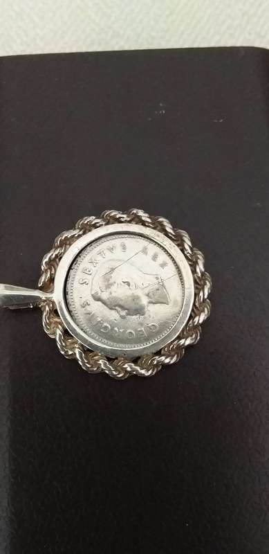 !948 George V1 Silver 3D Pendant