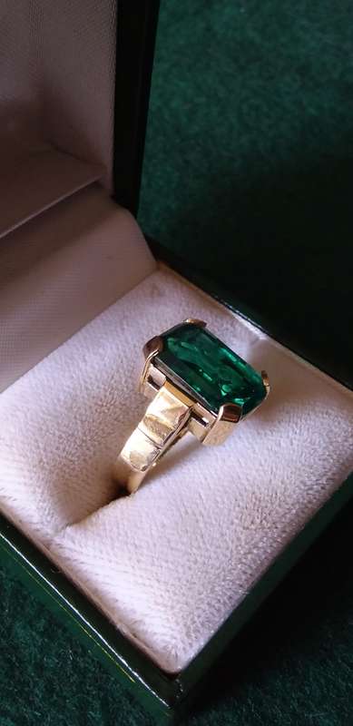 9ct Gold Green Stone Astrology Antaglio Ring