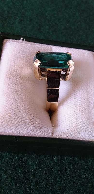 9ct Gold Green Stone Astrology Antaglio Ring