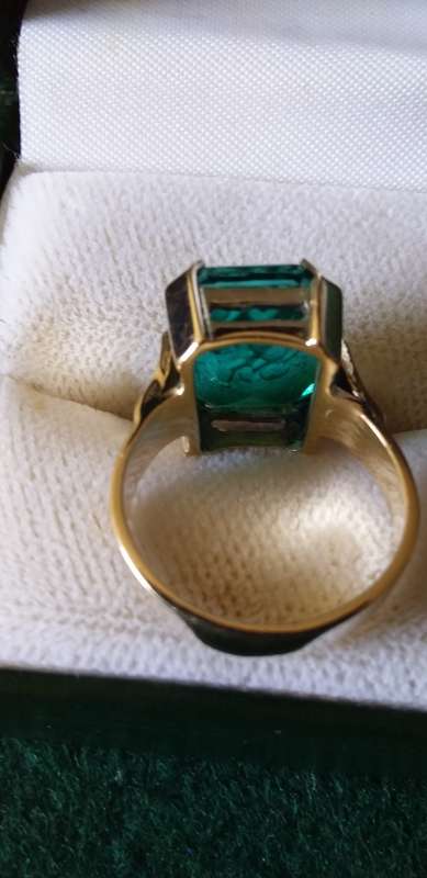 9ct Gold Green Stone Astrology Antaglio Ring