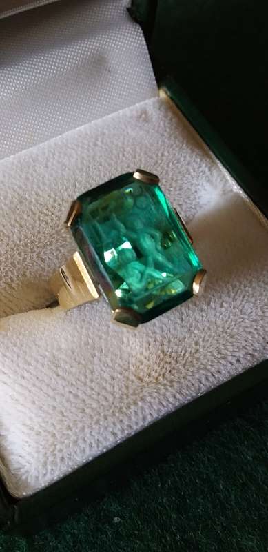 9ct Gold Green Stone Astrology Antaglio Ring