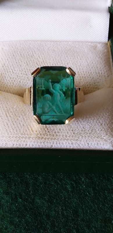 9ct Gold Green Stone Astrology Antaglio Ring