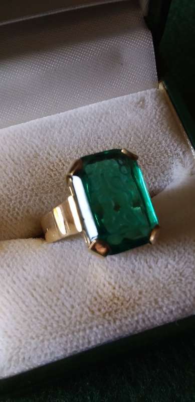 9ct Gold Green Stone Astrology Antaglio Ring