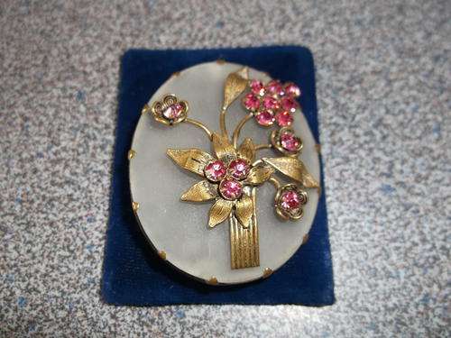 WOW!! Antique Gold Colour Metal And Frosted Glass Flower Brooch