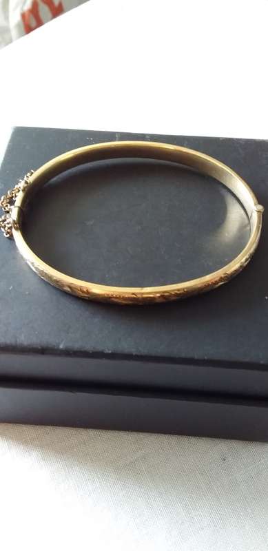 Vintage Engraved 9ct Gold Metal Core Bangle