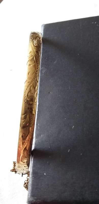 Vintage Engraved 9ct Gold Metal Core Bangle