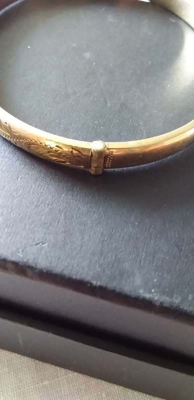 Vintage Engraved 9ct Gold Metal Core Bangle