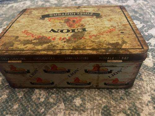 Vintage Lion firelighters tin
