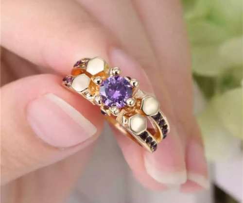 ABSOLUTELY STUNNING CERTIFIED NATURAL RARE AMETHYST 18 CT YELLOW GOLD RING.