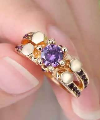 ABSOLUTELY STUNNING CERTIFIED NATURAL RARE AMETHYST 18 CT YELLOW GOLD RING.