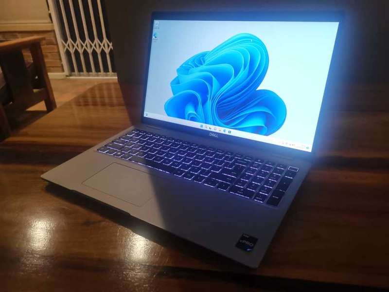Dell Latitude 5520 Intel i7, 11th Gen Laptop with 32GB + Win 11 (Refurb)