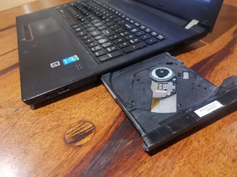 Lenovo E50-80 laptop i5-5200u 8 GB DDR3 1600 250 GB SSD