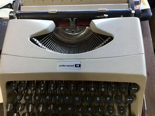 Underwood 18 typewriter with case and instruction booklet.