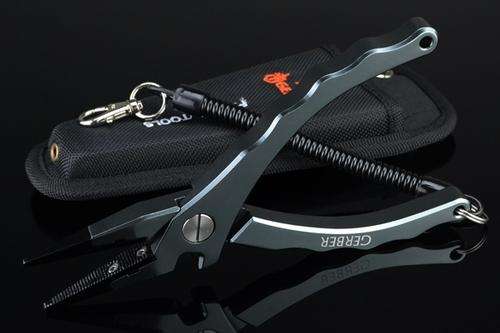 Bear Grylls: Fishing tools