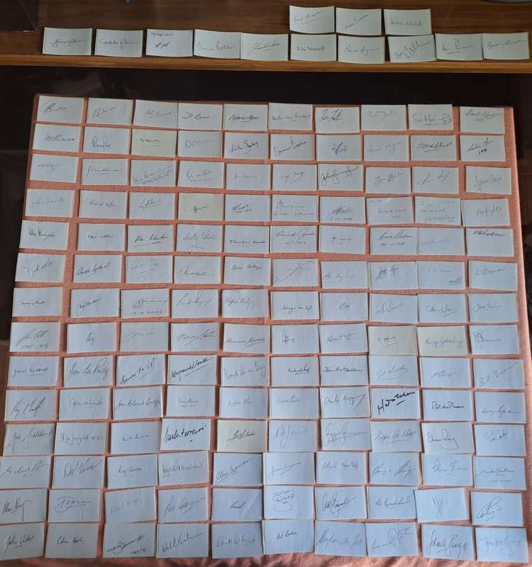 Signatures of 153 Springbok rugby players from the amateur era: 1937-1989 See details below