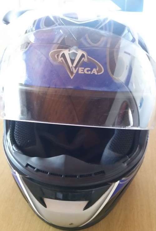 VEGA HELMET SIZE MEDIUM (PLEASE READ)