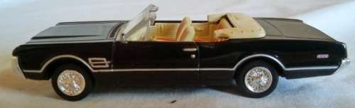New Ray 1966 Oldsmobile 442 - China Made - Scale 1/43 ~ Loose