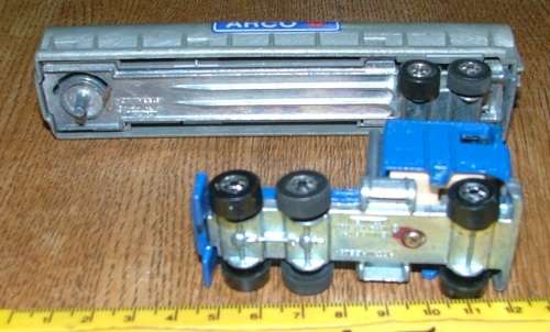 Hot-wheels ~ Kenworth Truck and trailer "Arco" ~ Loose
