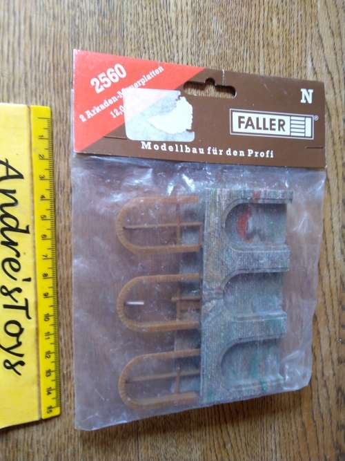 Model train ~ Faller N gauge retainer wall 2560