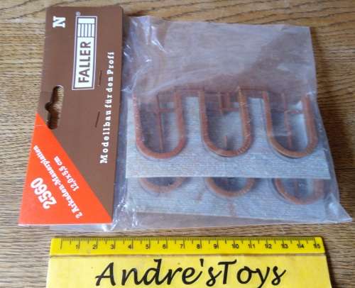 Model train ~ Faller N gauge retainer wall 2560