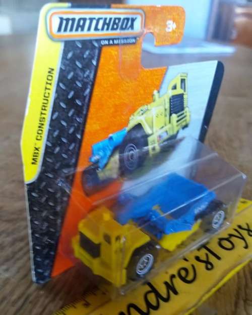 2008 Matchbox ~ No20/120 MBX HVY1 ~ Mint on Short card