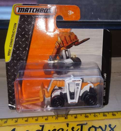 2013 Matchbox ~ BFJ87-0818 ~  27/120 MBX BLD 7000 ~ Mint on short card