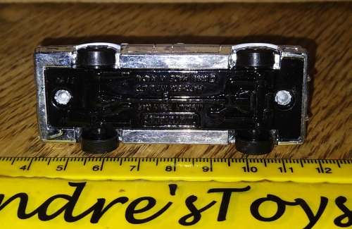 Matchbox  ~ Lincolin Town Car ~ Loose ~ 1998