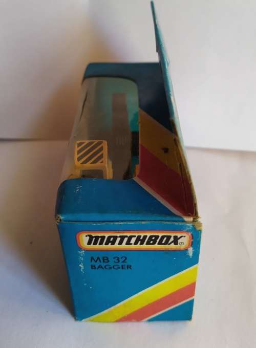 1981 Matchbox ~ Blue Window Box ~ MB32 Excavator ~ in original box