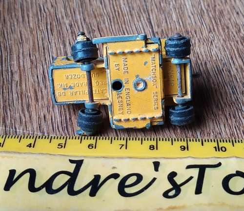 Matchbox / Lesney  ~ No18 Caterpillar D8  ~ Spares or repairs