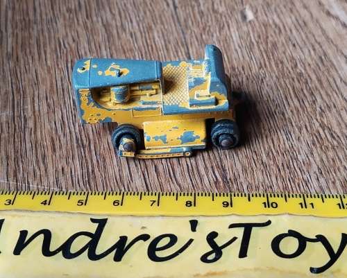 Matchbox / Lesney  ~ No18 Caterpillar D8  ~ Spares or repairs