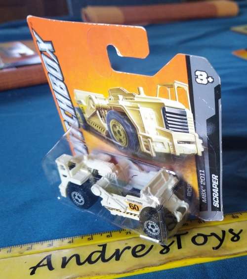 2011 Matchbox ~ 40/75 Scraper ~ Mint on Short card