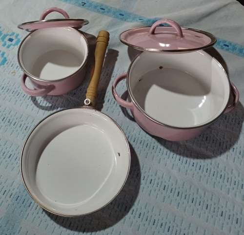 Vintage Enamel Toy Childs Cooking set. 2 Covered pots, Frying pan w/wooden handle