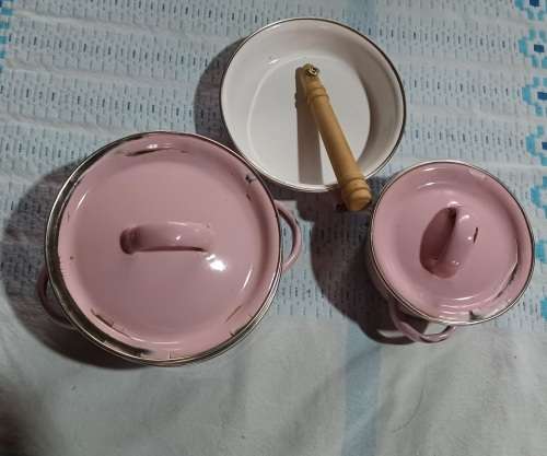 Vintage Enamel Toy Childs Cooking set. 2 Covered pots, Frying pan w/wooden handle