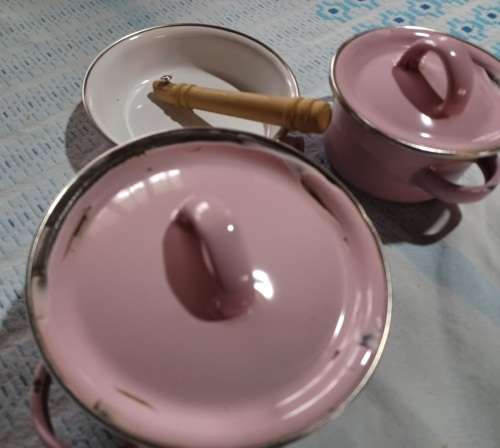 Vintage Enamel Toy Childs Cooking set. 2 Covered pots, Frying pan w/wooden handle